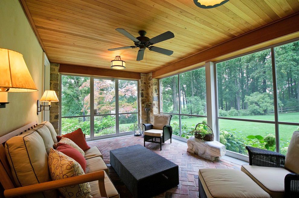Inspiration for a timeless back porch remodel in Philadelphia