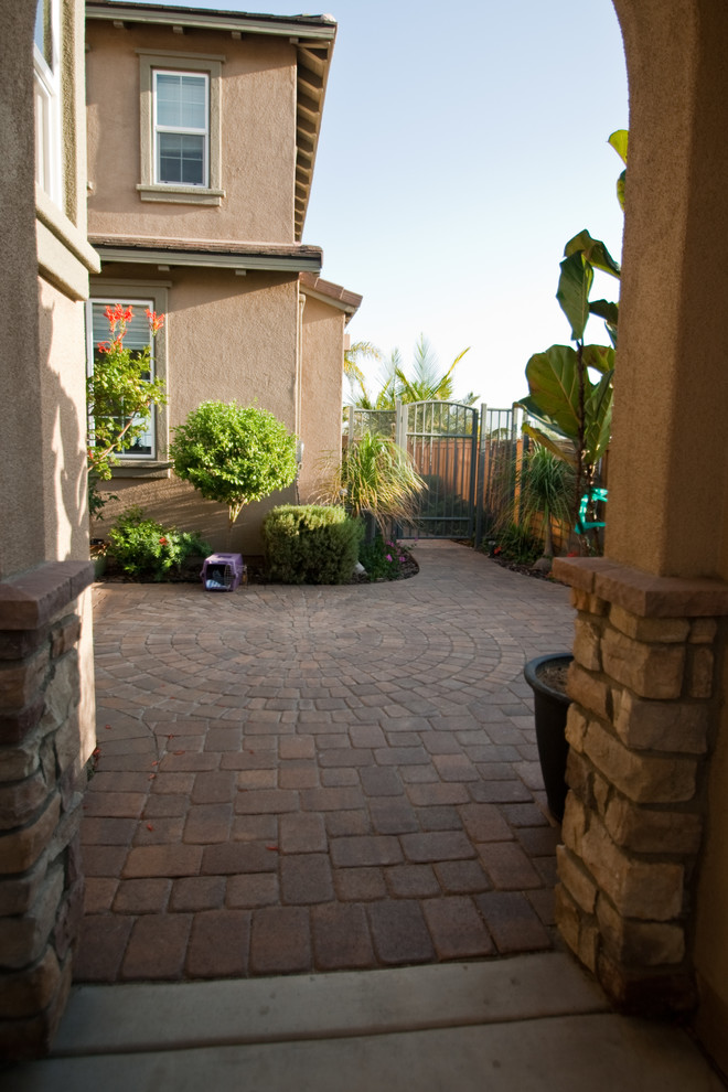 Medium sized traditional front veranda in San Diego with concrete paving and a roof extension.