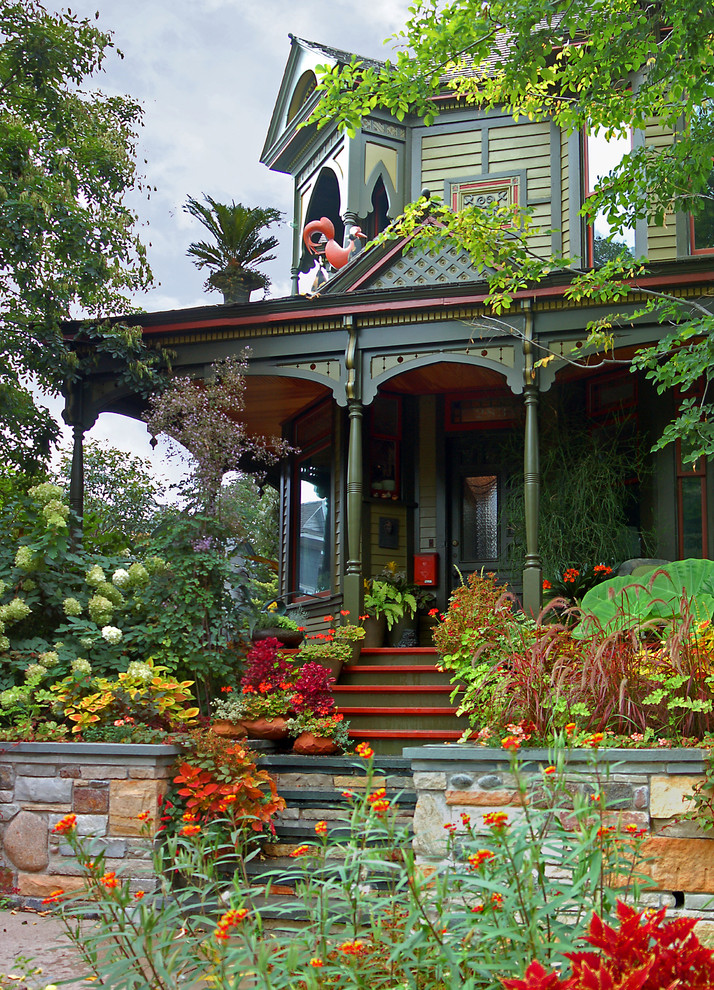 Idéer för att renovera en vintage veranda, med utekrukor och takförlängning