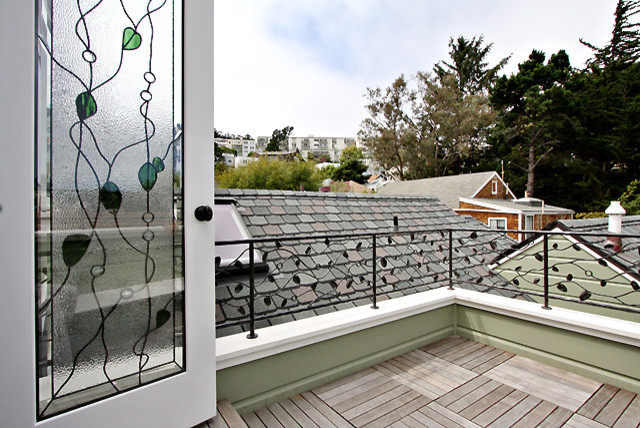 Design ideas for a classic veranda in San Francisco.