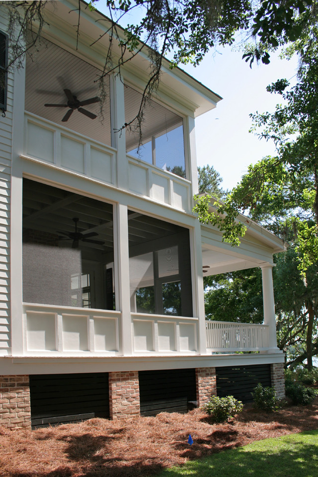 This is an example of a traditional veranda in Atlanta.