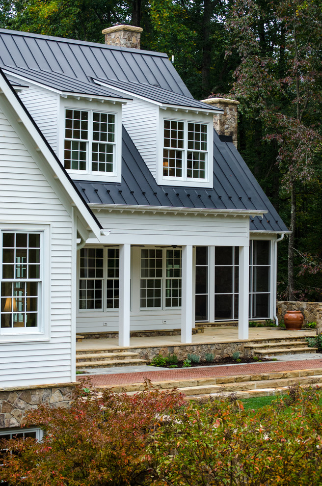 Aménagement d'un porche avec des plantes en pot latéral campagne de taille moyenne avec des pavés en pierre naturelle et une extension de toiture.