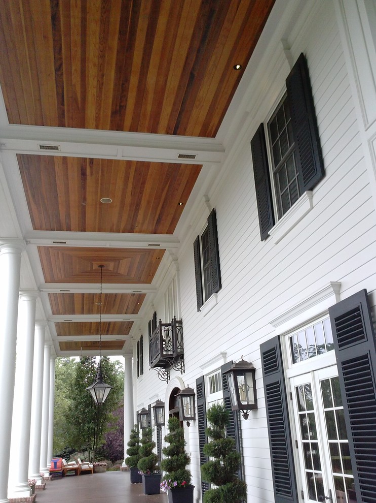 Inspiration for a timeless porch remodel in Kansas City
