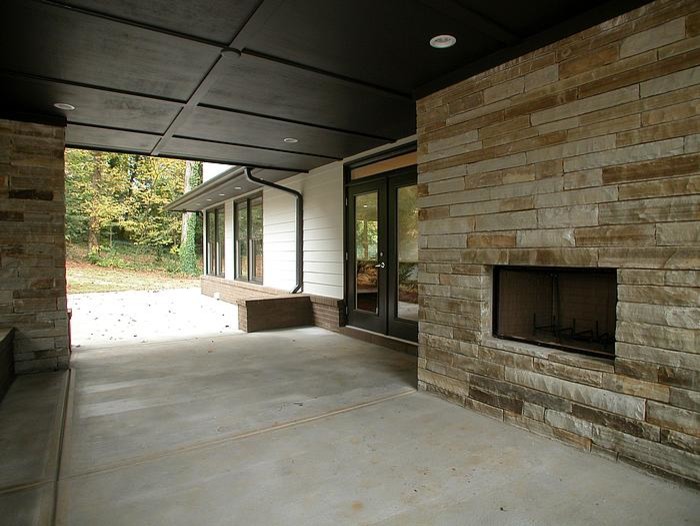 Example of a mid-sized classic side yard concrete patio design in Atlanta with a roof extension