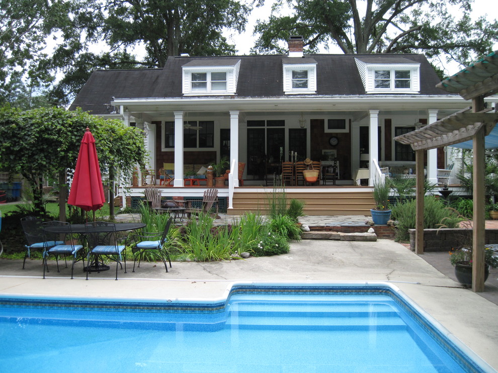 Photo of a modern veranda in Raleigh.