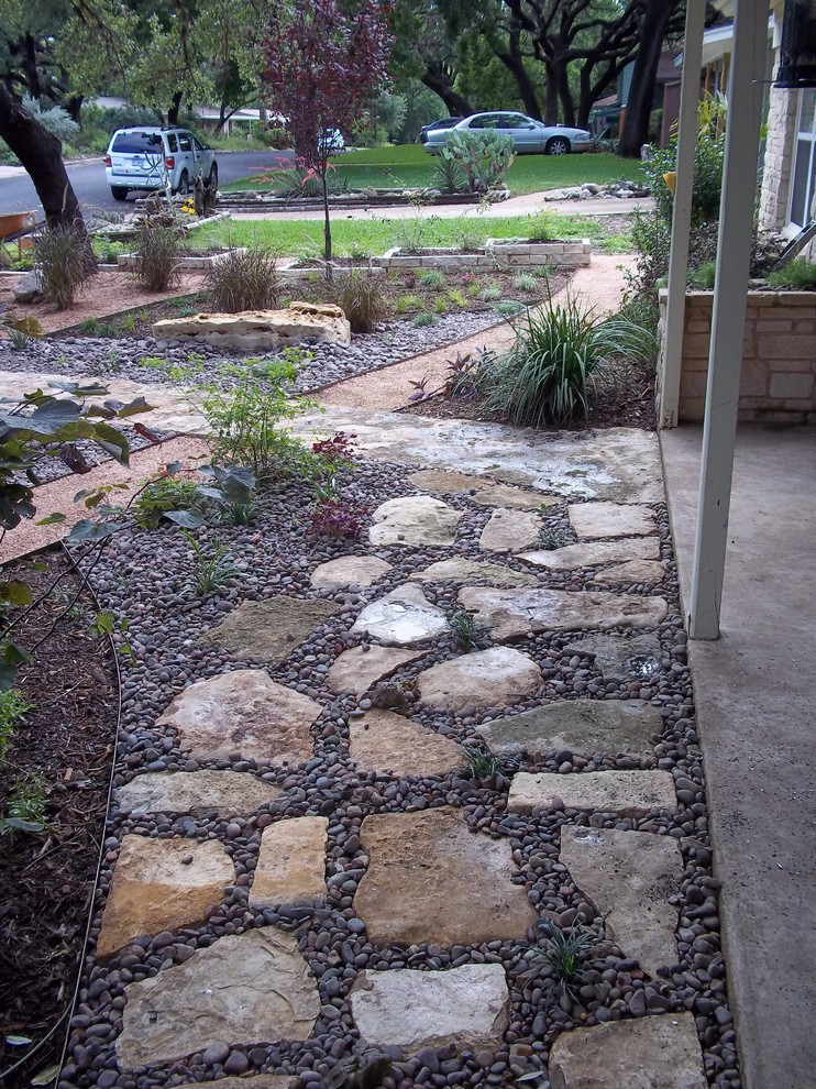 Inspiration for a contemporary landscaping in Austin.