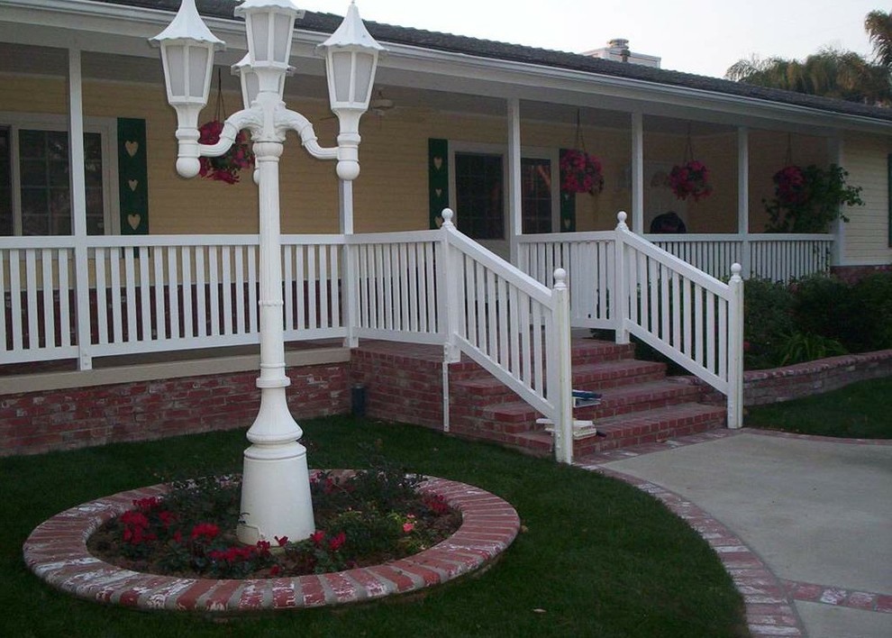 Picket Fencing Traditional Porch Los Angeles by Vinyl Concepts