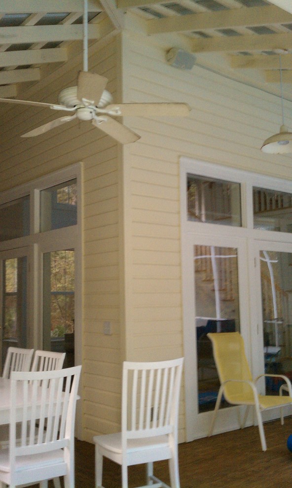 This is an example of a classic veranda in Jacksonville.