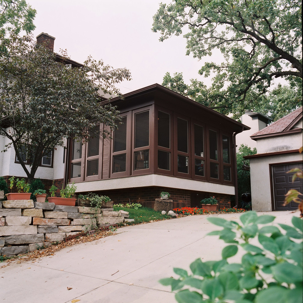 Photo of a traditional veranda in Minneapolis.