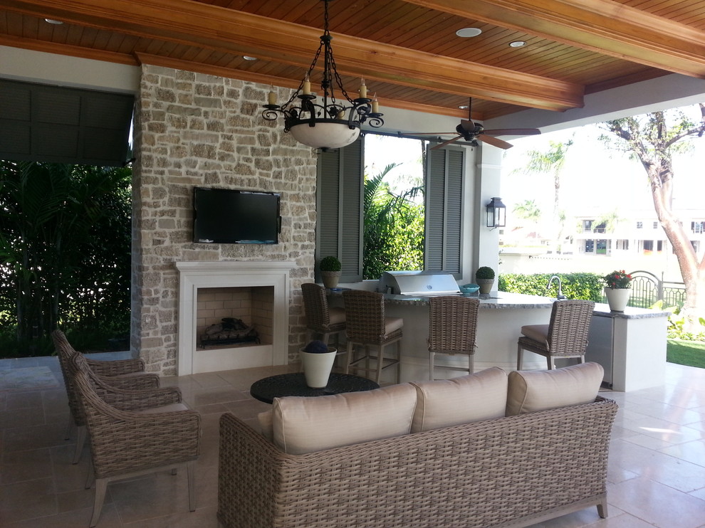 Photo of a traditional veranda in Miami.