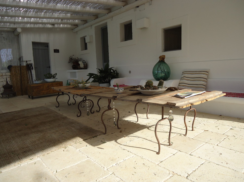 Design ideas for a farmhouse veranda in Bari.
