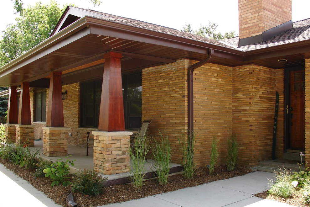 Ispirazione per un portico american style di medie dimensioni e davanti casa con un tetto a sbalzo