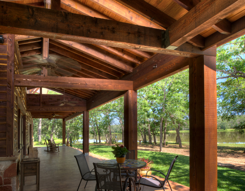 This is an example of a rustic veranda in Houston.