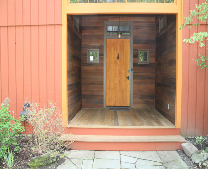 Idée de décoration pour un porche d'entrée de maison design.