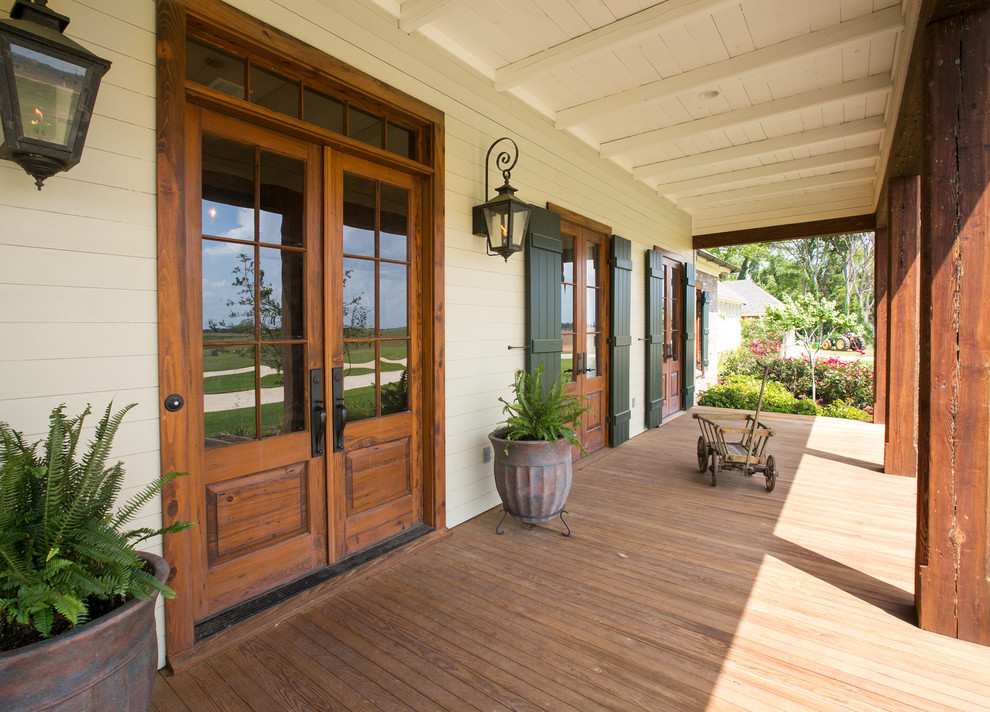 Foto på en rustik veranda