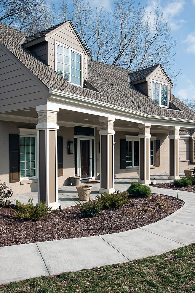 Inspiration for a timeless porch remodel in Omaha