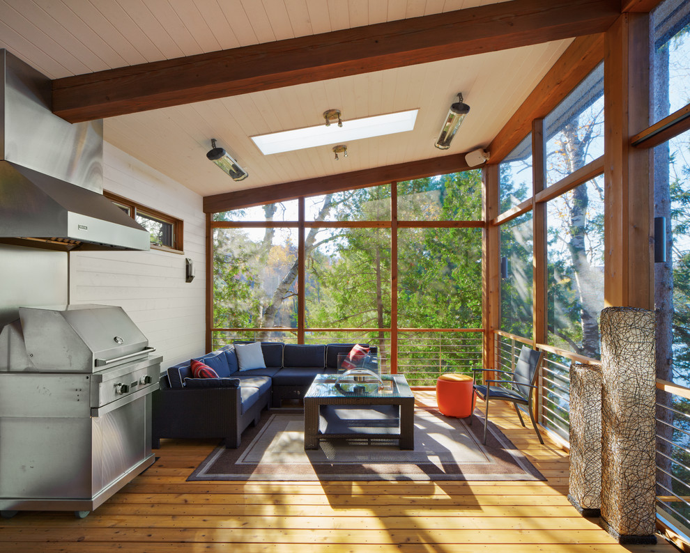 Contemporary side screened veranda in Montreal with a roof extension and all types of cover.