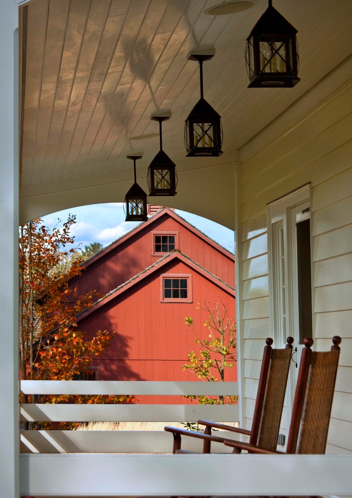 Idée de décoration pour un porche d'entrée de maison champêtre.