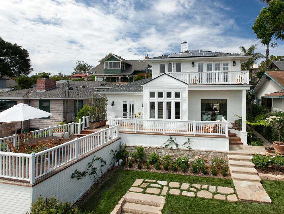 Mittelgroße Klassische Veranda hinter dem Haus mit Natursteinplatten in Santa Barbara