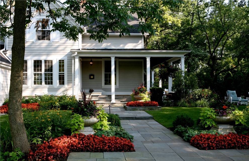 This is an example of a traditional porch design in Chicago.
