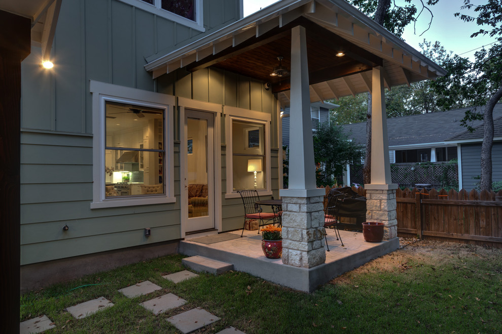Arts and crafts porch idea in Austin