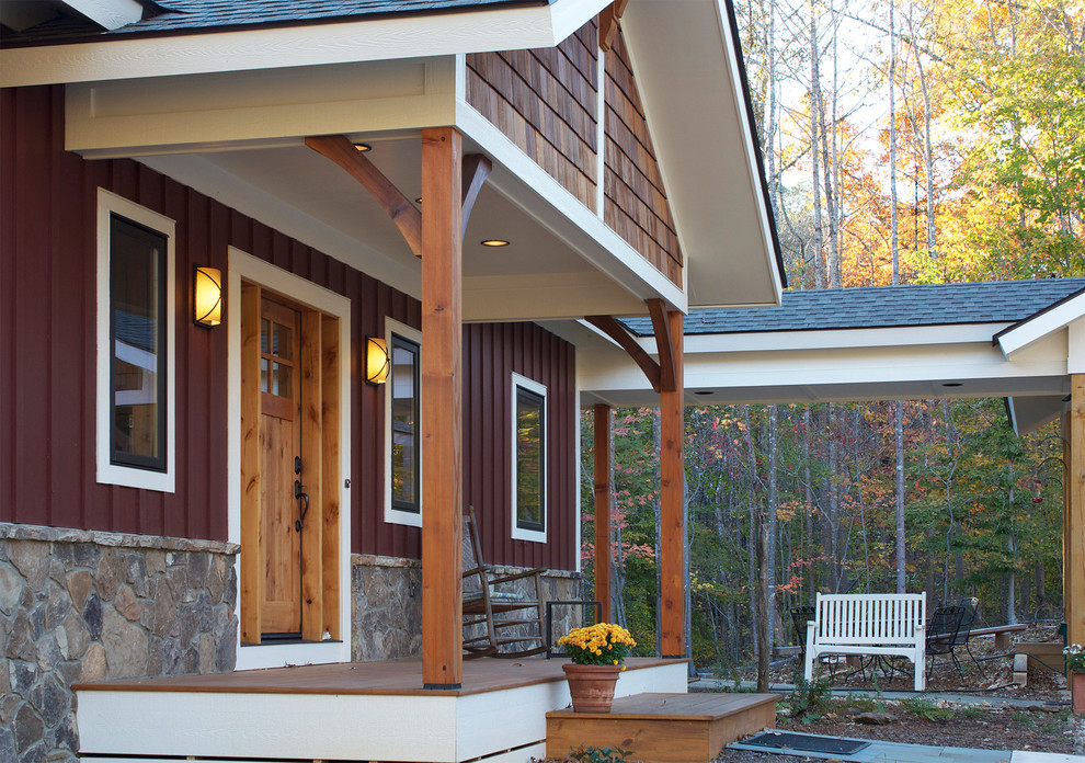 Foto di un piccolo portico american style davanti casa con un tetto a sbalzo