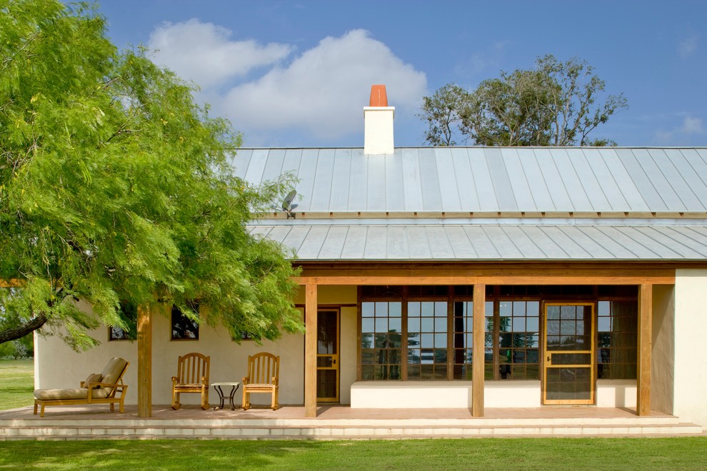 Design ideas for a large veranda in Houston.