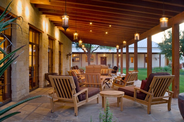 Rustic Hacienda Style Texas Ranch - Amerikanischer Südwesten - Veranda