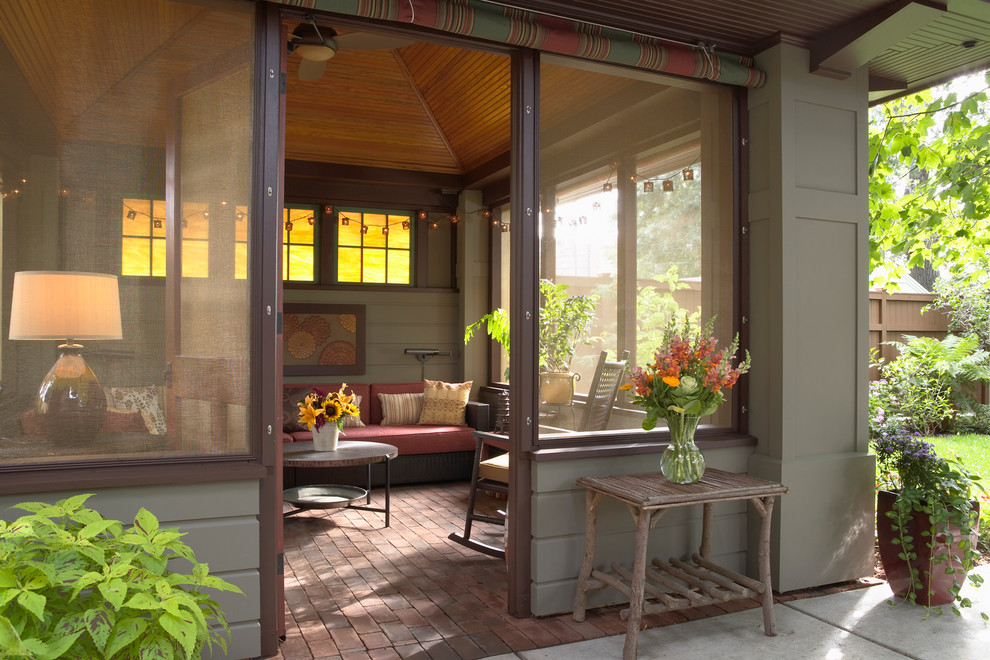 Ispirazione per un grande portico american style dietro casa con pavimentazioni in mattoni e con illuminazione