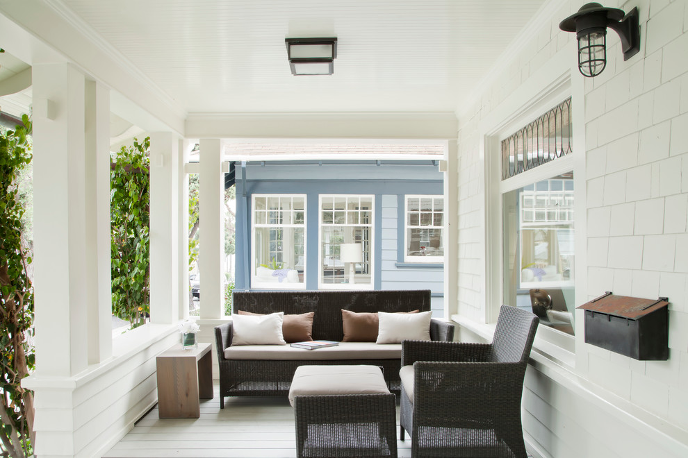 Inspiration for a coastal front porch remodel in Los Angeles