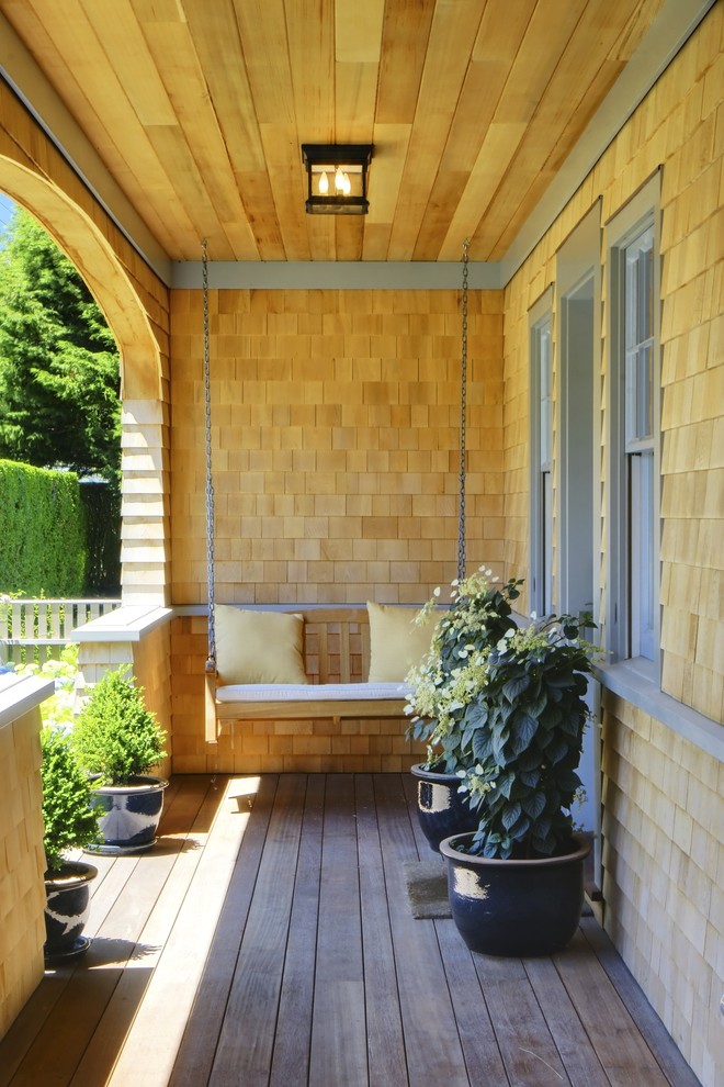 Inspiration for a victorian front porch remodel in Boston