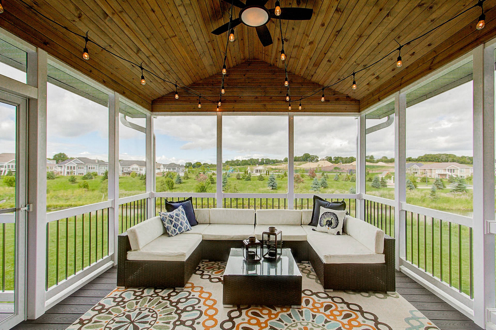 How To Build A Screened Deck Builders Villa