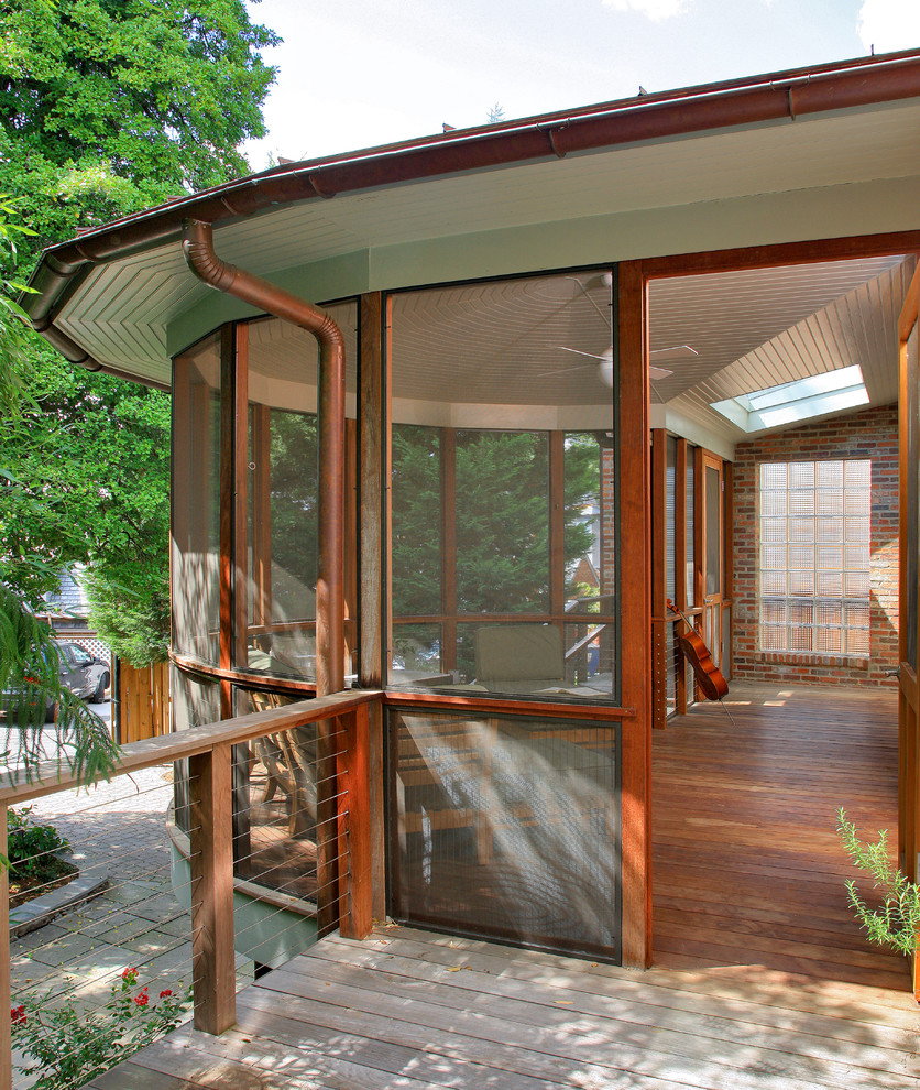 Cette image montre un porche d'entrée de maison design.