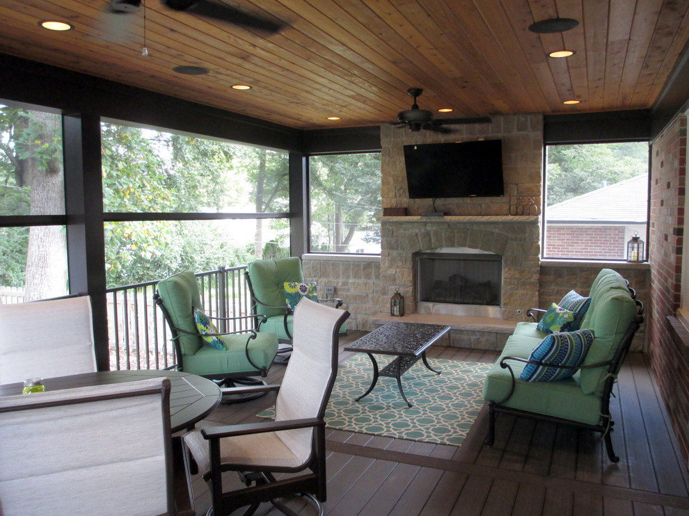 Classic screened-in back porch idea in St Louis with a roof extension and decking