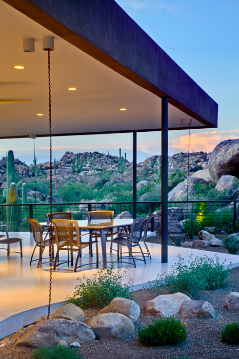Inspiration for a contemporary veranda in Phoenix.