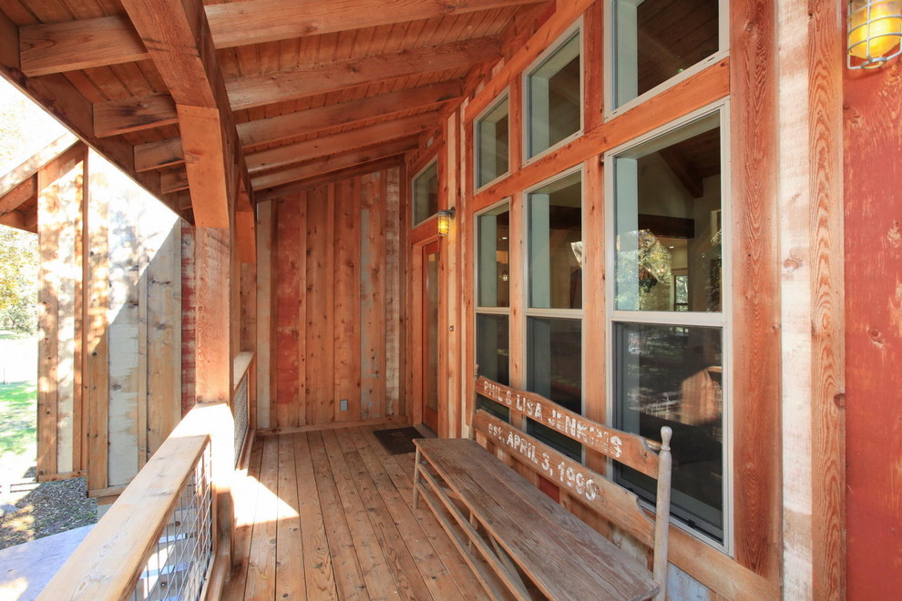 This is an example of a traditional porch design in Austin.