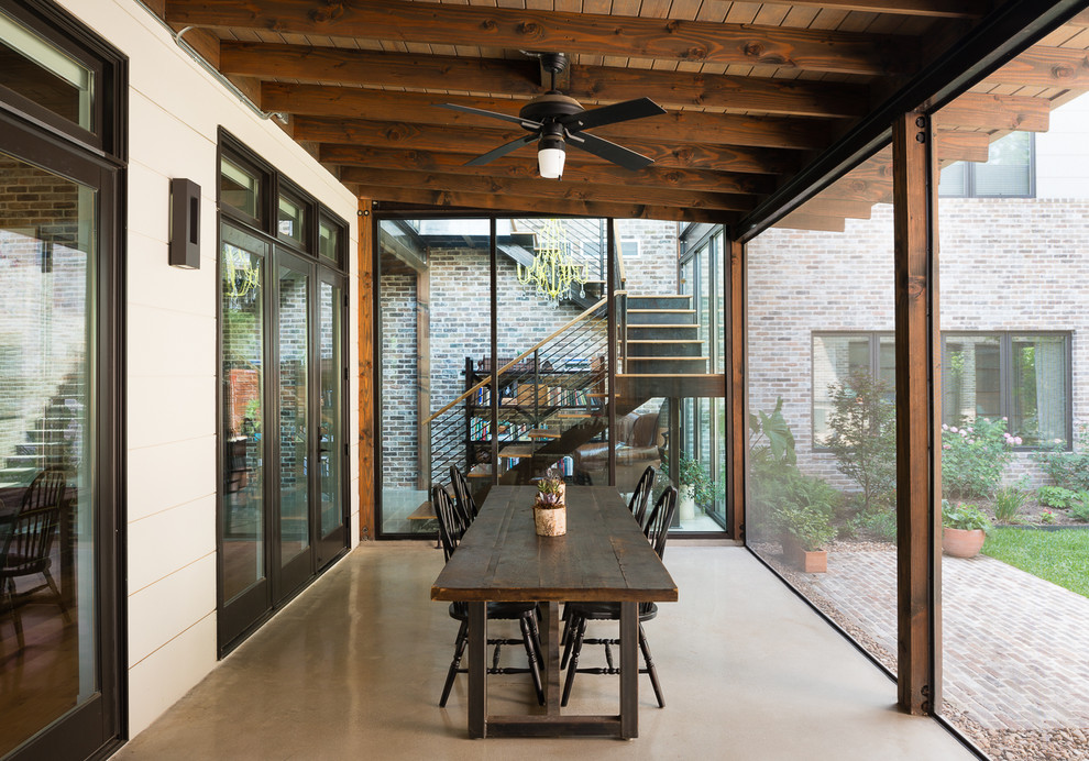 Inspiration for a contemporary screened veranda in Austin.