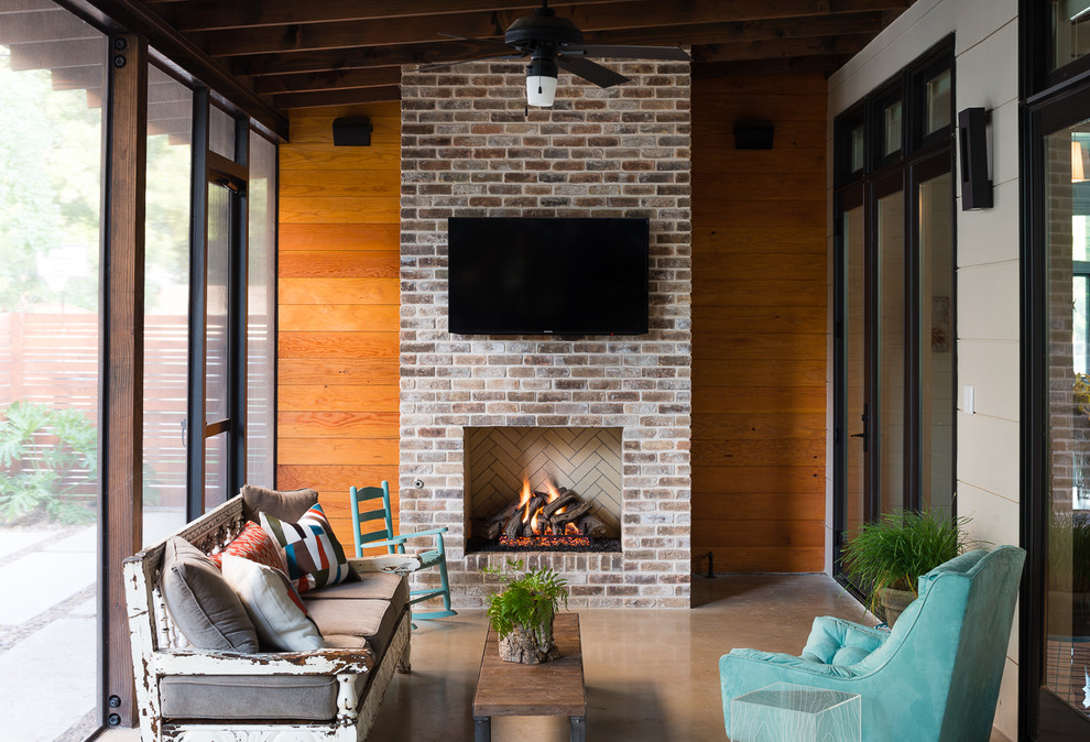 Inspiration for a contemporary screened-in porch remodel in Austin