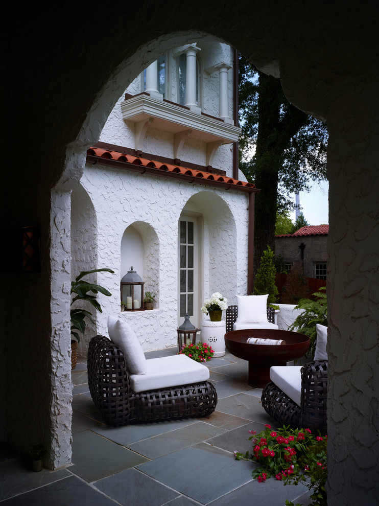 Foto di un patio o portico american style