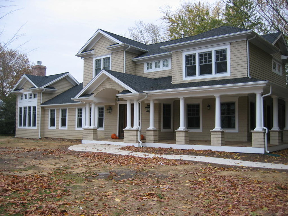 Exemple d'un grand porche d'entrée de maison nature avec une dalle de béton.