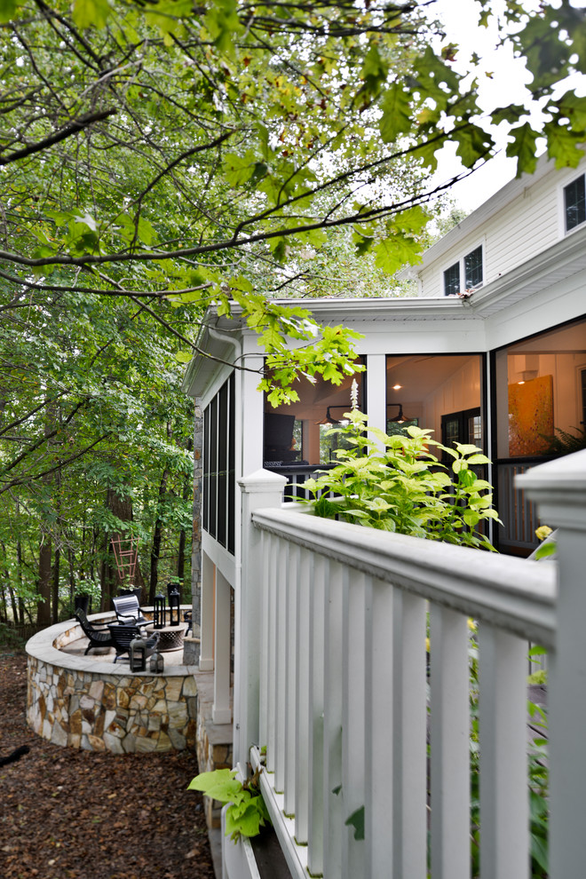 Design ideas for an expansive modern back screened veranda in DC Metro with a pergola.