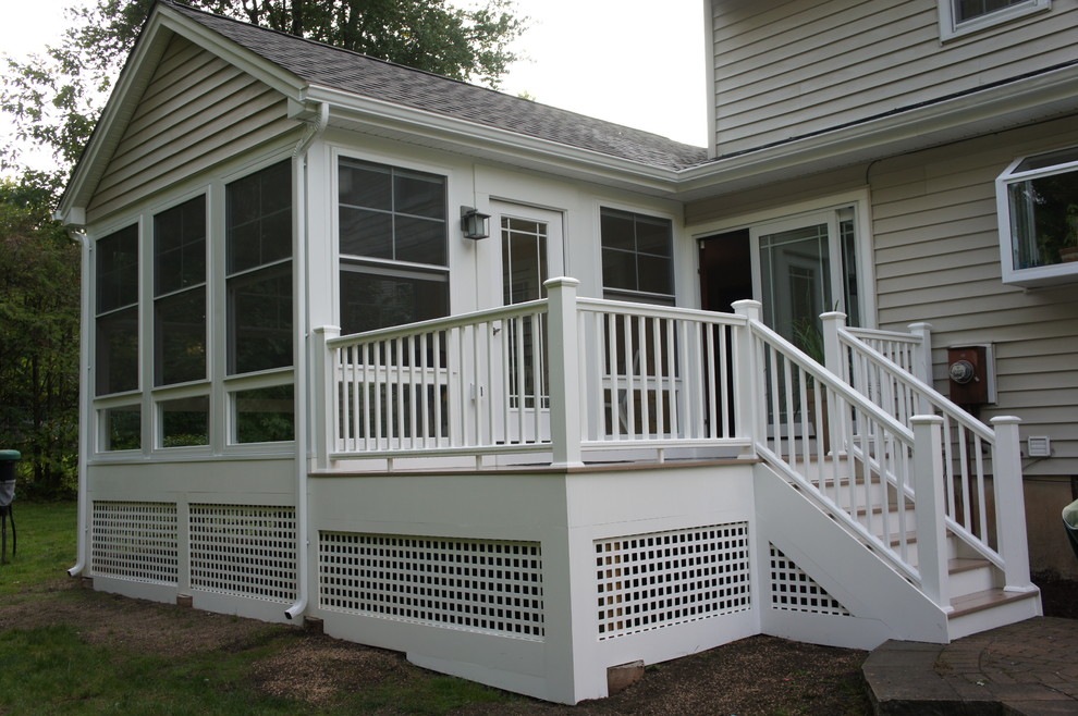 Aménagement d'un porche d'entrée de maison classique de taille moyenne.
