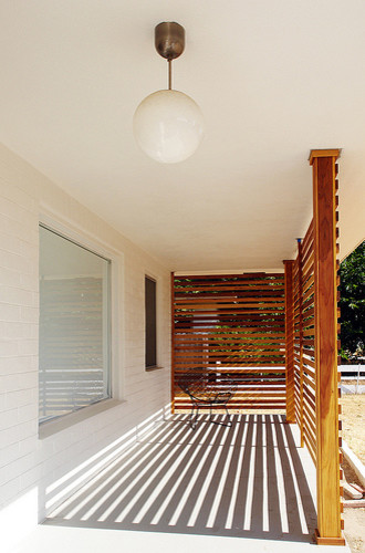 Minimalist porch idea in Los Angeles