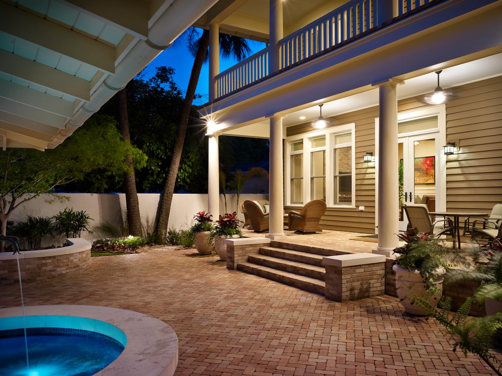 Traditional veranda in Tampa with a water feature.