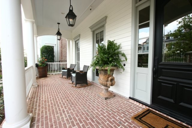 This is an example of a traditional porch design in Houston.