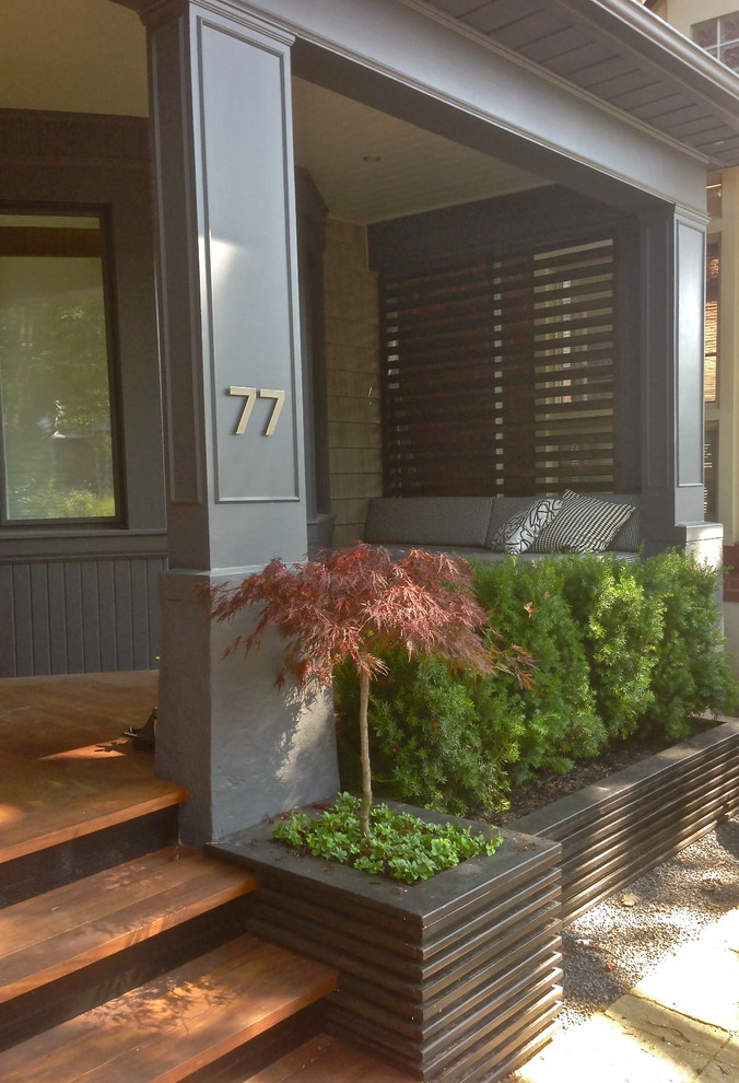 Inspiration for a modern front porch remodel in Toronto
