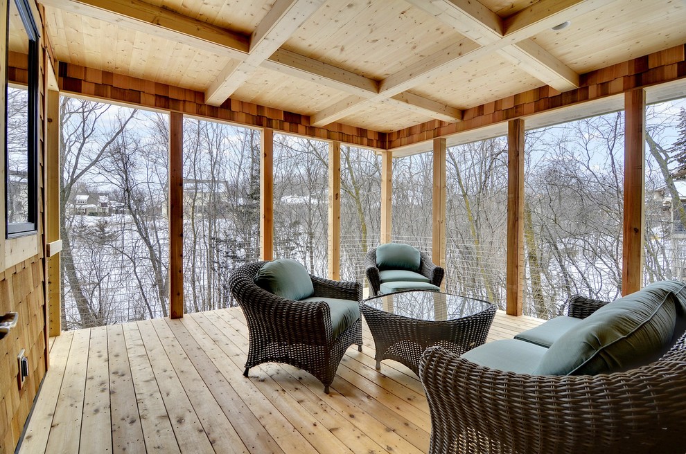 Inspiration för en vintage veranda, med trädäck och takförlängning