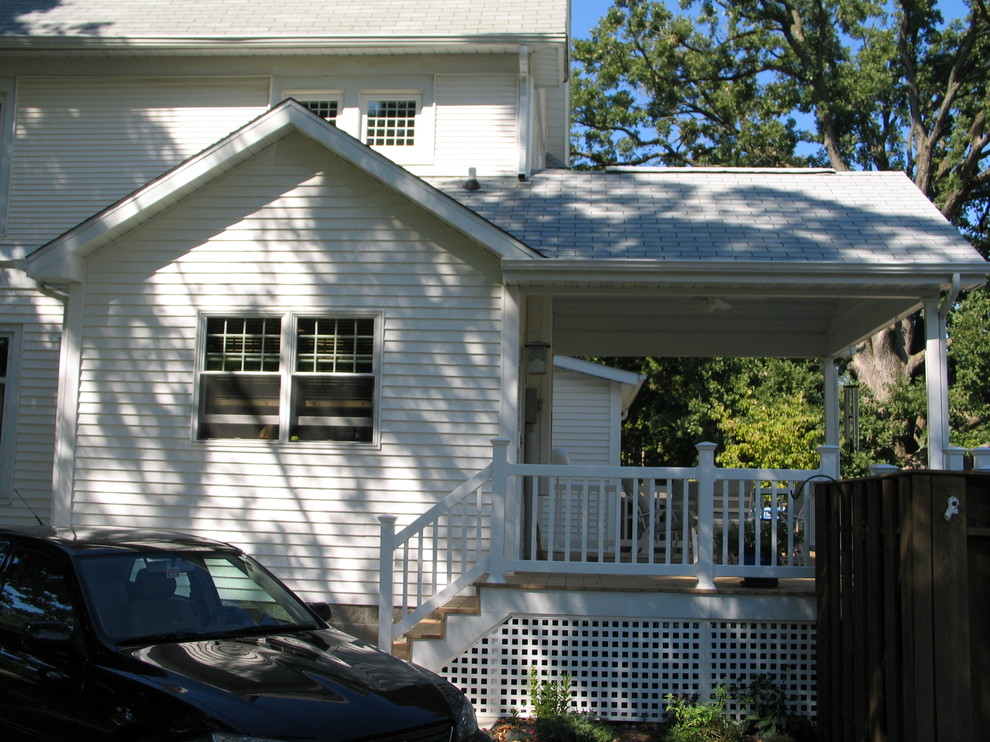 Exemple d'un porche d'entrée de maison arrière chic de taille moyenne avec une extension de toiture.