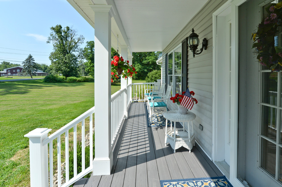 Exemple d'un porche d'entrée de maison avant chic de taille moyenne avec une extension de toiture.
