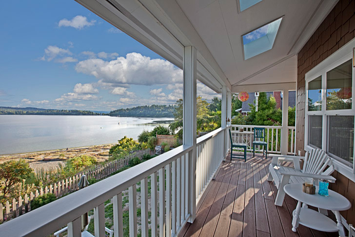 Elegant porch photo in Seattle